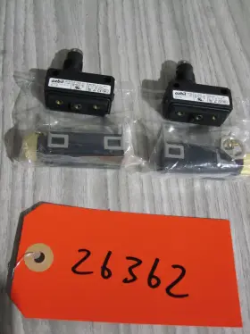 En60947-5-1 Azbil 2x Lot Of 2 Roller Style Limit Switch