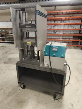 3895.4ne000 Carver Laboratory Press 30 Ton Auto Model 3895