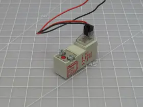 T189898 Clippard Minimatic E3015e 3/2 N O Valve 12 Vdc