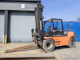 03250150001 Doosan D90s-5 Euc-doosan Diesel Forklift 18850 Lbs