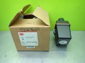 65uv5-1004qd Fireye Unitized Flame Scanner. 06181761118
