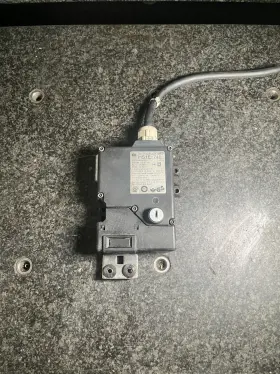Hs1e-740 Idec Type Safety Door Lock Switch