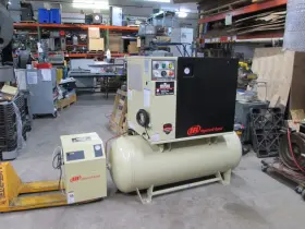 Dryer-7.5hp Ingersoll Rand Up6-7.5-150 Ir Rotary Screw Horizontal Air Compressor With 150psi