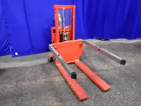 04221020520 Interthor 1002/1200 Selfra Electric Stacker 2200 Lbs