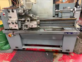 1340h Luxcut Tool Room Lathe With 3 Jaw Chuck And Tooling