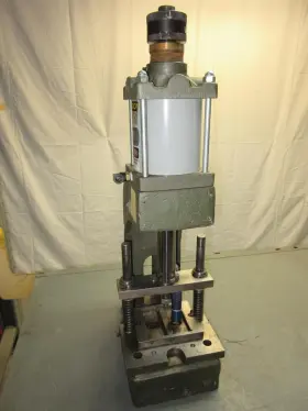 L175 Maruni Industrial Air Pneumatic Press 5 In Bore