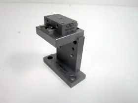 561-ust Newport Fixed Platform Universal Stand With 561-um Rail