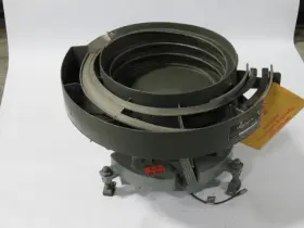 Lp-15 Vibromatic Lp15 Vibratory Bowl Feeder 115v 60hz 6.4a Used