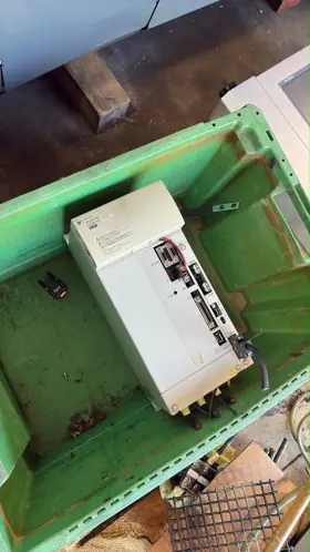 Yaskawa Cimr-mxl2030 Industrial Inverter / Servo Drive Amplifier
